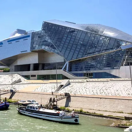 Hotel Ibis Gerland Musée Des Confluences Lione