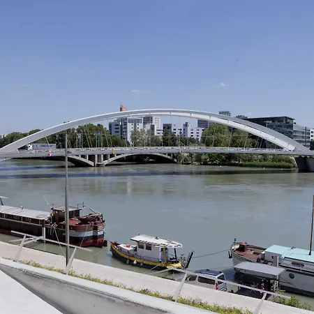 Hotel Ibis Gerland Musee Des Confluences